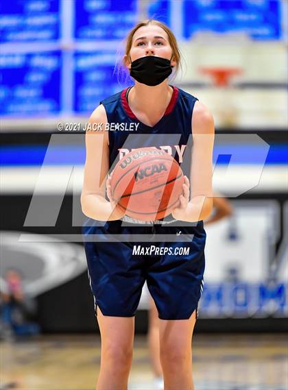 Thumbnail 2 in Chandler vs. Perry photogallery.