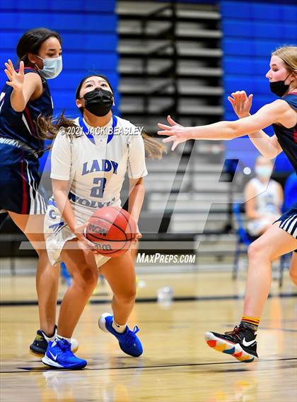 Thumbnail 2 in Chandler vs. Perry photogallery.
