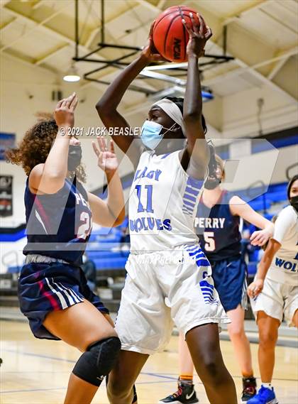 Thumbnail 3 in Chandler vs. Perry photogallery.