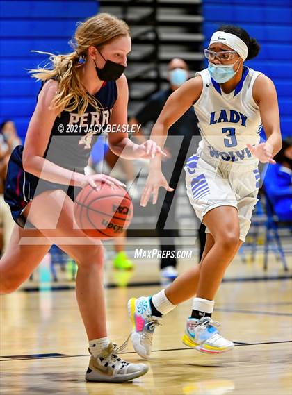 Thumbnail 2 in Chandler vs. Perry photogallery.