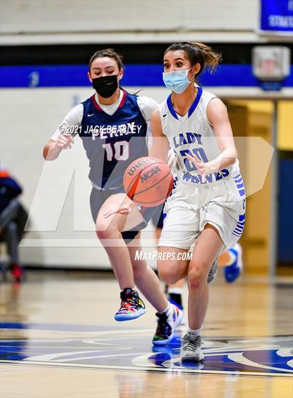 Thumbnail 2 in Chandler vs. Perry photogallery.