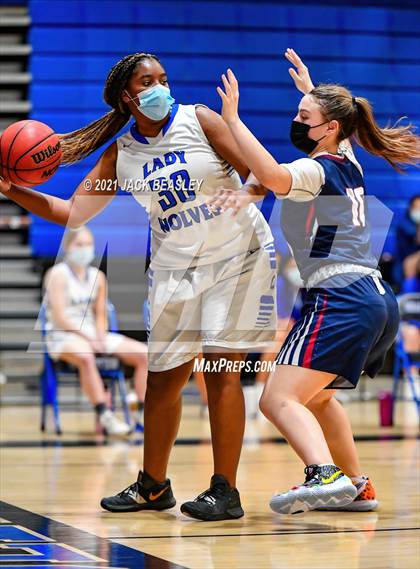 Thumbnail 1 in Chandler vs. Perry photogallery.
