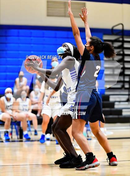 Thumbnail 1 in Chandler vs. Perry photogallery.