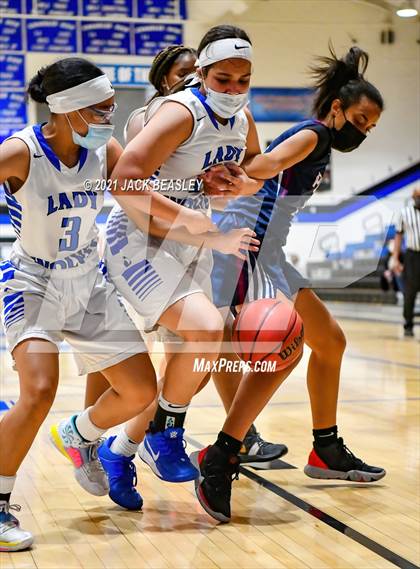 Thumbnail 3 in Chandler vs. Perry photogallery.