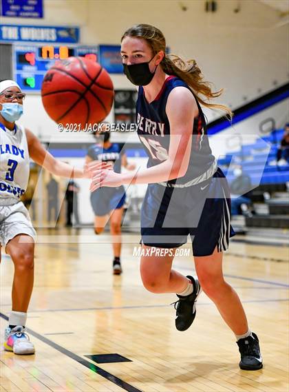 Thumbnail 2 in Chandler vs. Perry photogallery.
