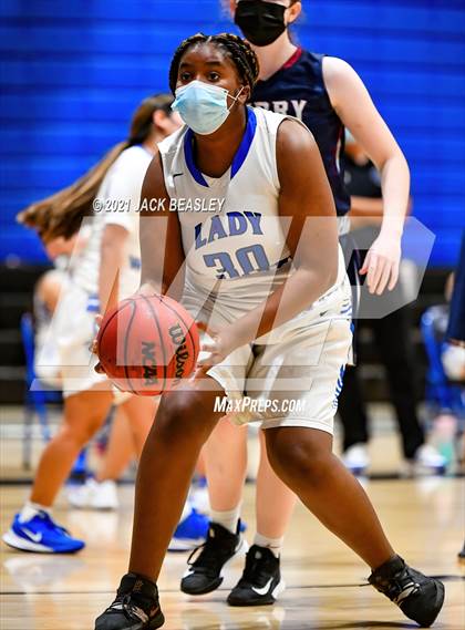 Thumbnail 1 in Chandler vs. Perry photogallery.