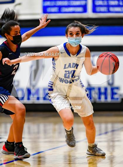 Thumbnail 2 in Chandler vs. Perry photogallery.