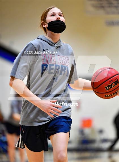 Thumbnail 3 in Chandler vs. Perry photogallery.