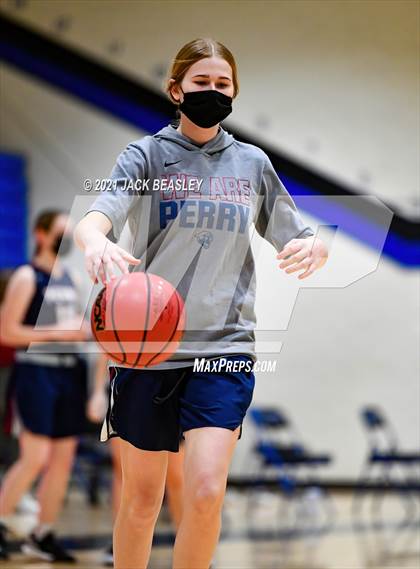 Thumbnail 3 in Chandler vs. Perry photogallery.