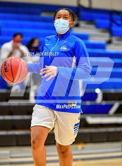 Thumbnail 1 in Chandler vs. Perry photogallery.