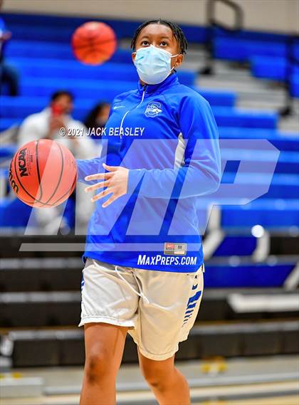 Thumbnail 2 in Chandler vs. Perry photogallery.