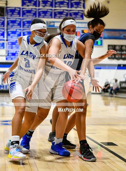 Thumbnail 2 in Chandler vs. Perry photogallery.
