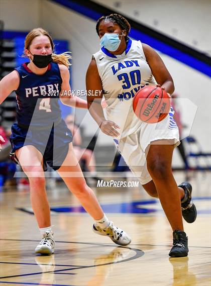Thumbnail 1 in Chandler vs. Perry photogallery.
