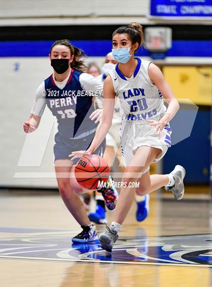 Thumbnail 1 in Chandler vs. Perry photogallery.