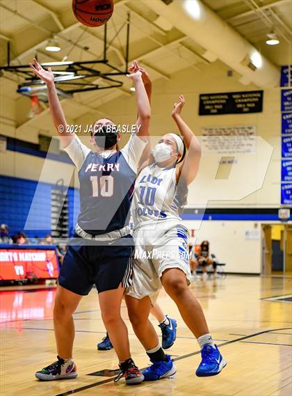 Thumbnail 3 in Chandler vs. Perry photogallery.