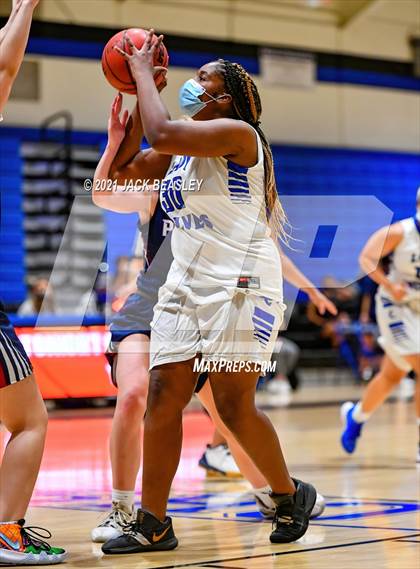 Thumbnail 3 in Chandler vs. Perry photogallery.