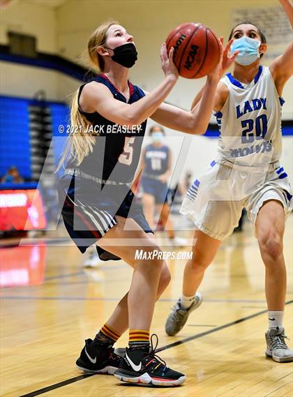 Thumbnail 1 in Chandler vs. Perry photogallery.