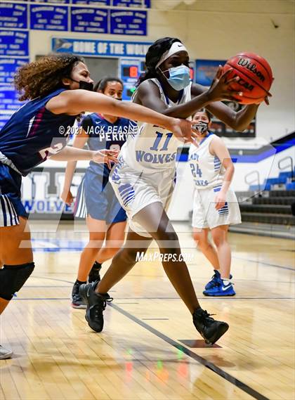 Thumbnail 3 in Chandler vs. Perry photogallery.