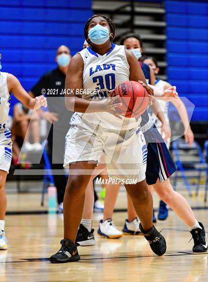 Thumbnail 3 in Chandler vs. Perry photogallery.