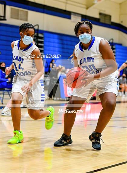 Thumbnail 1 in Chandler vs. Perry photogallery.