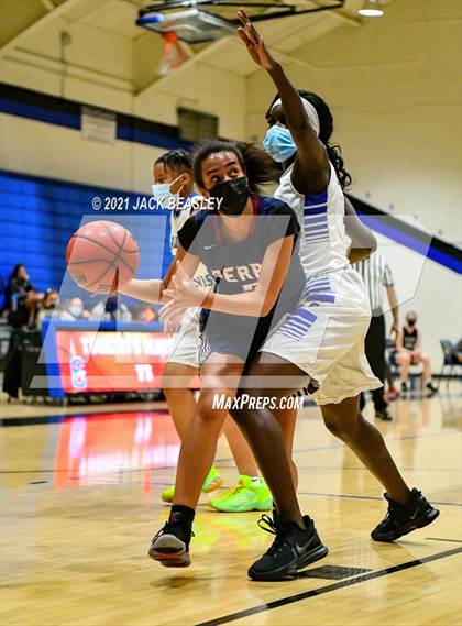 Thumbnail 2 in Chandler vs. Perry photogallery.