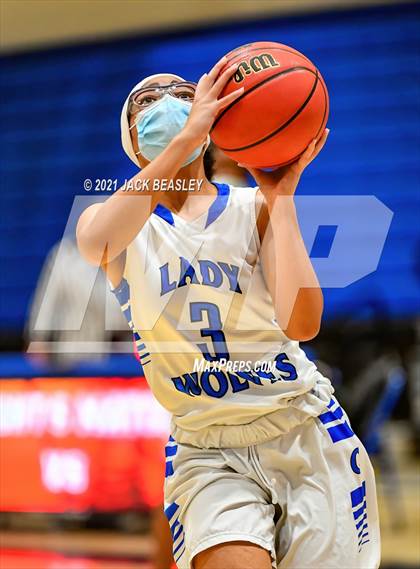 Thumbnail 2 in Chandler vs. Perry photogallery.
