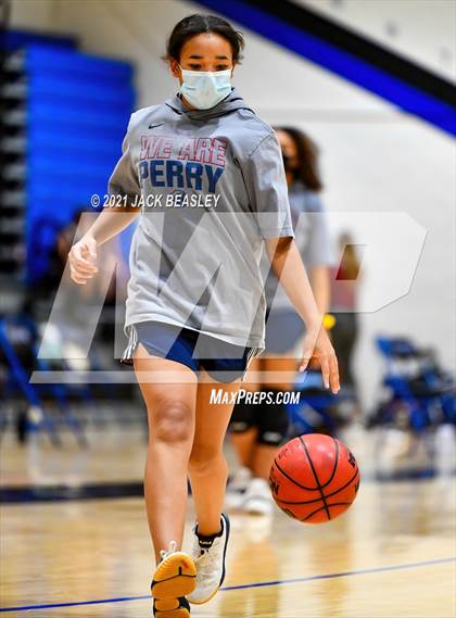 Thumbnail 2 in Chandler vs. Perry photogallery.