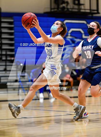 Thumbnail 2 in Chandler vs. Perry photogallery.