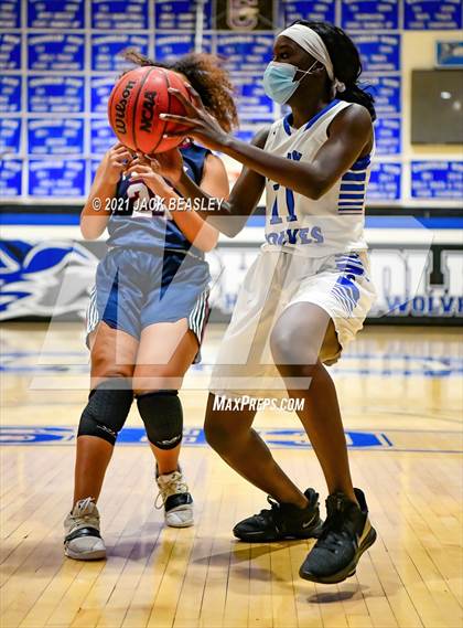 Thumbnail 2 in Chandler vs. Perry photogallery.