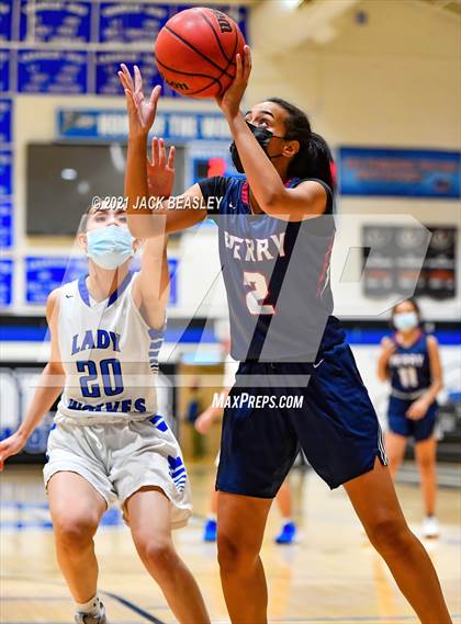 Thumbnail 2 in Chandler vs. Perry photogallery.