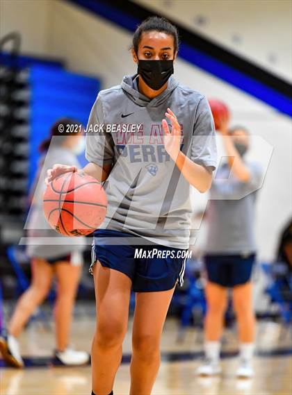 Thumbnail 3 in Chandler vs. Perry photogallery.