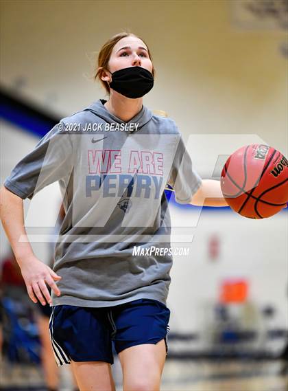 Thumbnail 2 in Chandler vs. Perry photogallery.