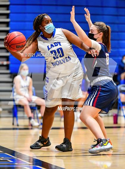Thumbnail 2 in Chandler vs. Perry photogallery.