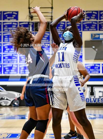 Thumbnail 2 in Chandler vs. Perry photogallery.