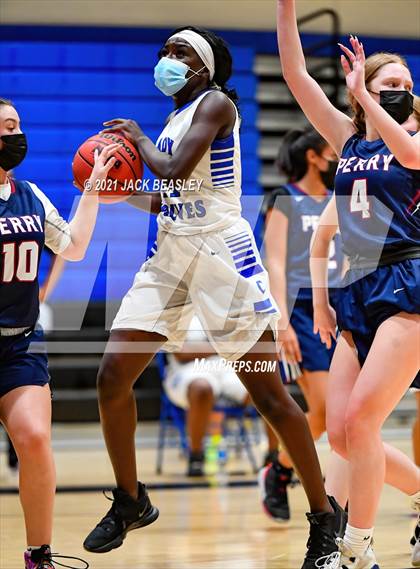 Thumbnail 2 in Chandler vs. Perry photogallery.