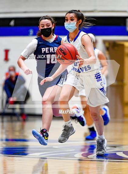 Thumbnail 3 in Chandler vs. Perry photogallery.
