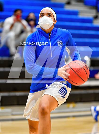 Thumbnail 2 in Chandler vs. Perry photogallery.