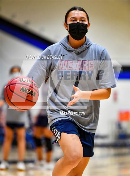 Thumbnail 1 in Chandler vs. Perry photogallery.