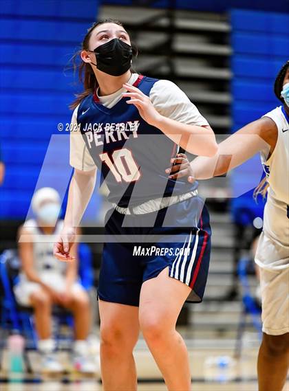 Thumbnail 1 in Chandler vs. Perry photogallery.