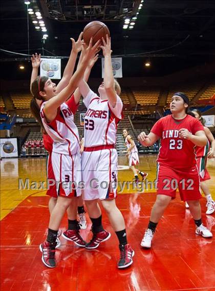 Thumbnail 3 in San Joaquin Memorial vs Lindsay (CIF CS D4 Final) photogallery.