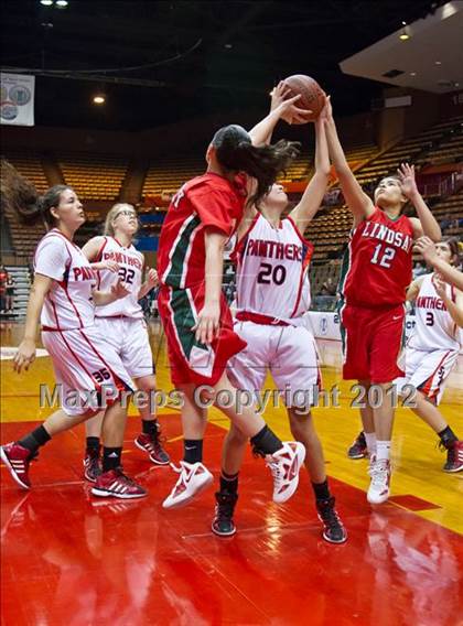 Thumbnail 1 in San Joaquin Memorial vs Lindsay (CIF CS D4 Final) photogallery.