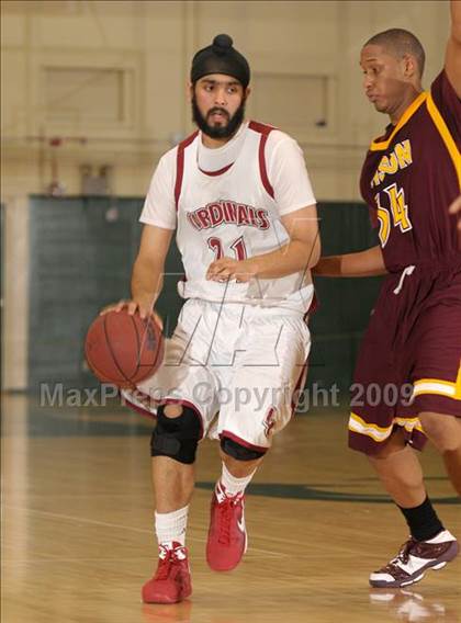 Thumbnail 2 in Laguna Creek vs. Edison (Hoops Classic 2009) photogallery.