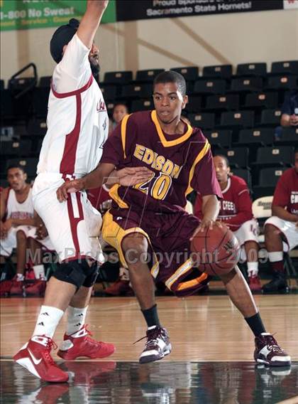 Thumbnail 2 in Laguna Creek vs. Edison (Hoops Classic 2009) photogallery.