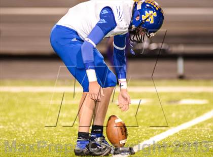 Thumbnail 2 in Leonard vs Edgewood (UIL 2A Bi-District Playoff) photogallery.