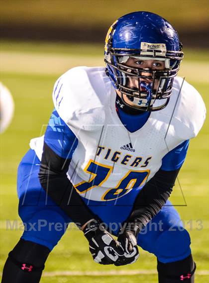 Thumbnail 1 in Leonard vs Edgewood (UIL 2A Bi-District Playoff) photogallery.