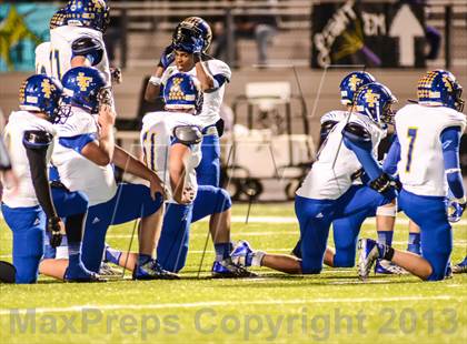 Thumbnail 3 in Leonard vs Edgewood (UIL 2A Bi-District Playoff) photogallery.