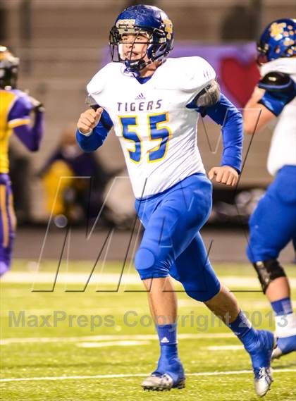 Thumbnail 3 in Leonard vs Edgewood (UIL 2A Bi-District Playoff) photogallery.
