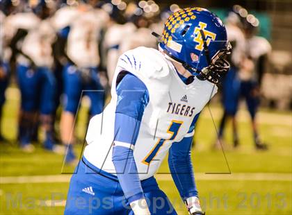 Thumbnail 2 in Leonard vs Edgewood (UIL 2A Bi-District Playoff) photogallery.