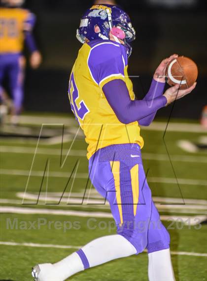 Thumbnail 2 in Leonard vs Edgewood (UIL 2A Bi-District Playoff) photogallery.