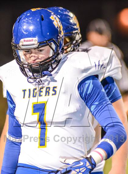 Thumbnail 3 in Leonard vs Edgewood (UIL 2A Bi-District Playoff) photogallery.